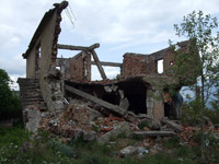 Sru&scaron;ena kuca u Poplatu