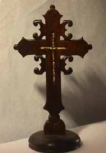 Drveni krst sa ocilima (rucni rad - 15cm)