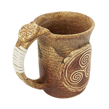 Šolja od kamenine TRISKELION-1