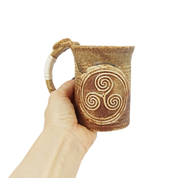 Šolja od kamenine TRISKELION-2