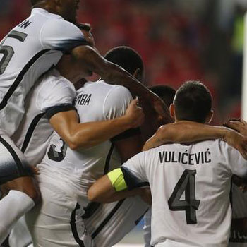 Nike beli dres FK Partizan sa imenom i brojem igrača